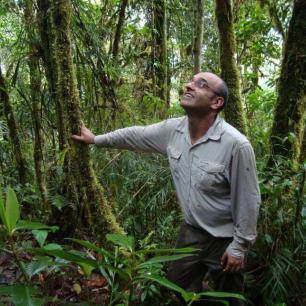 Yadvinder Malhi a un bosc al Perú