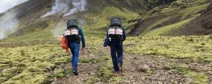 Investigadores del grupo PROTECSOLS en una campaña de muestreo de suelos en Islandia, donde utilizan los gradientes geotermales de temperatura para determinar el efecto de diferentes temperaturas sobre la actividad microbiana y estabilidad biogeoquímica del suelo.