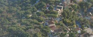 Vista aèria d'una urbanització de Collserola