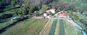 Planeses 1. jpg: Finca Planeses (Girona), on es probaran les tècniques d'agricultura del carboni a la zona pilot de Catalunya