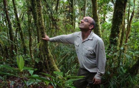 Yadvinder Malhi a un bosc al Perú