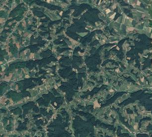 Paisatge agroforestal en què la seva estructura fractal ens informa de la capacitat d'interactuar entre els diferents tipus de taques. Font: Google Earth 